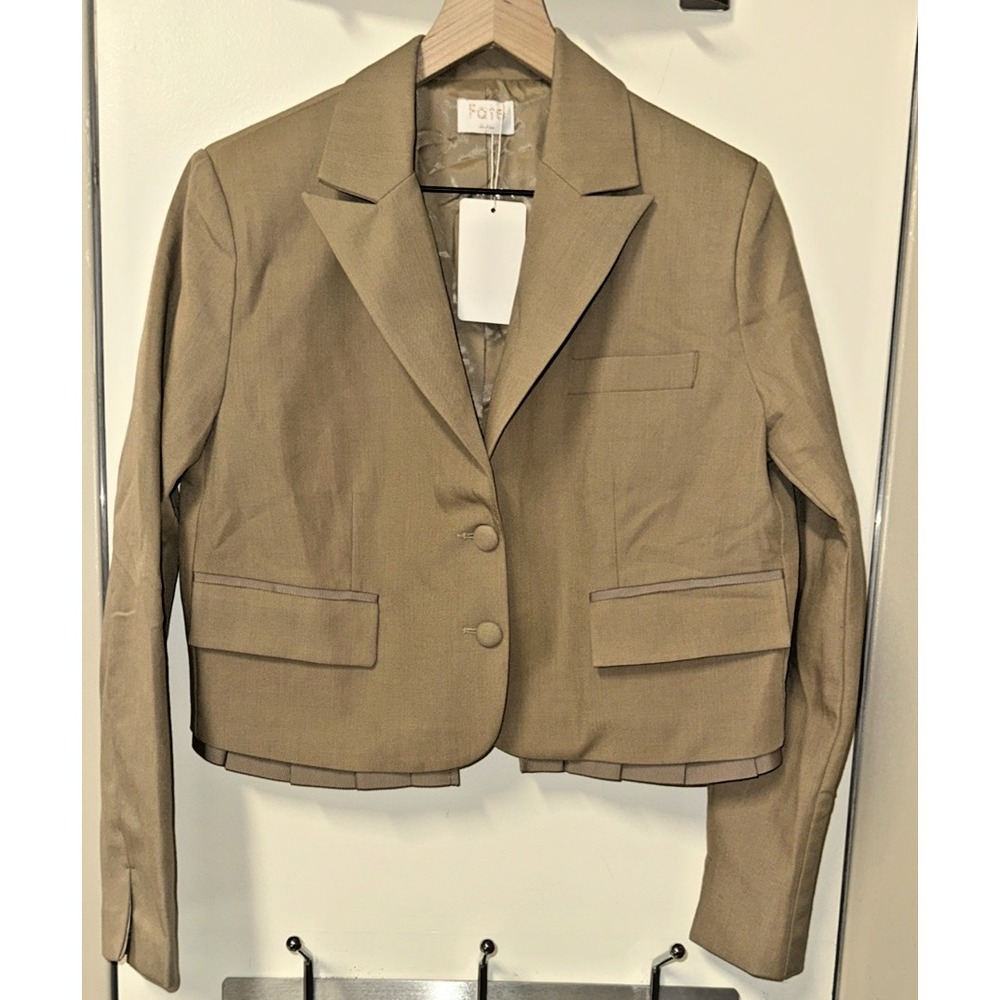 Fate‎ Women Size Small Cropped Two Button Long Sleeved Blazer Tan Lined